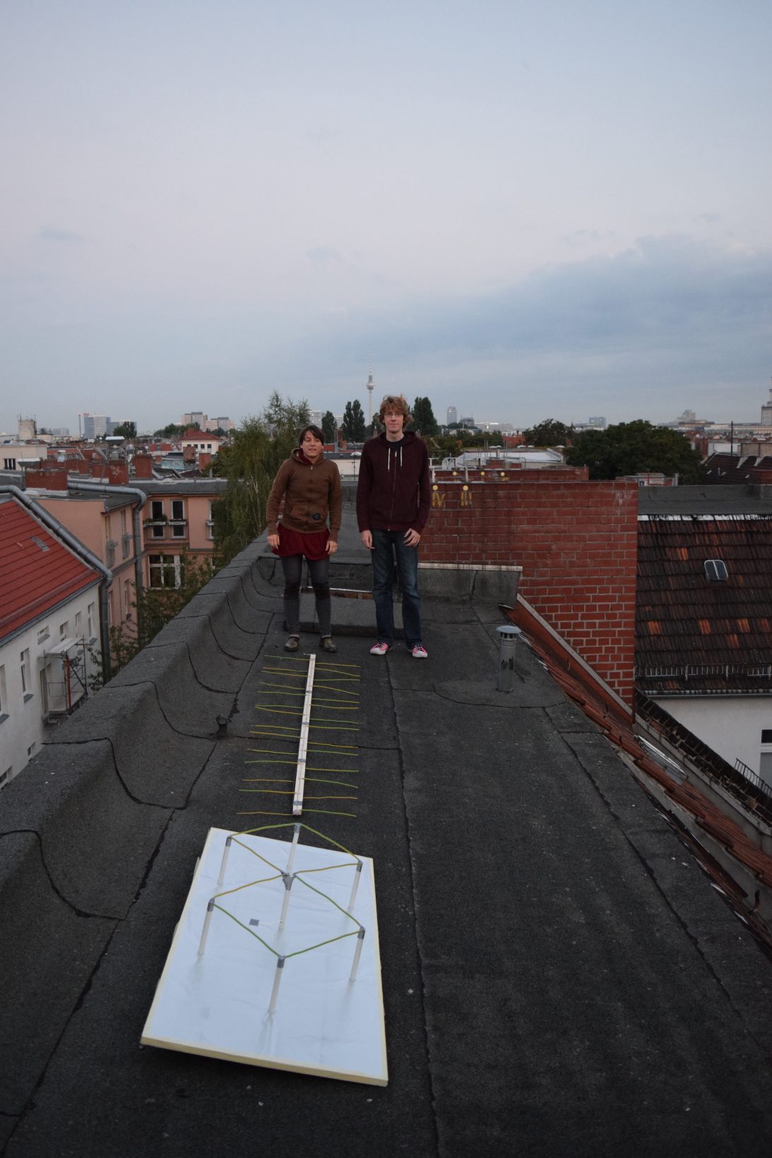 LES-1-chasing on the roof